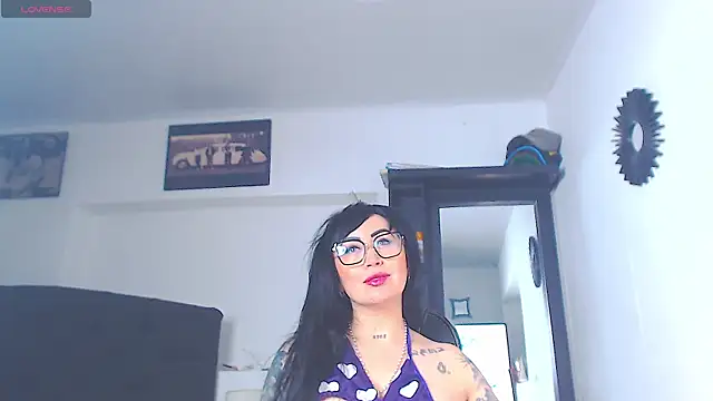 Snapshot of Vicky_hotmilf chatting on 15, 7, 2026 Vicky hotmilf online show from 15, 7, 2026