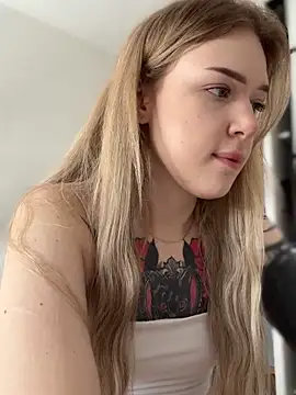Snapshot of elliss_ chatting on 19, 9, 2025 elliss  online show from 19, 9, 2025