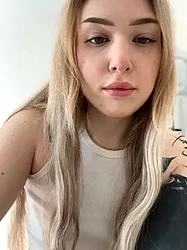 Snapshot of elliss_ chatting on 30, 9, 2025 elliss  online show from 30, 9, 2025