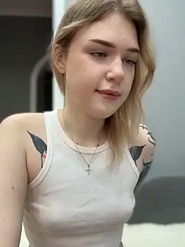Snapshot of elliss_ chatting on 11, 10, 2025 elliss  online show from 11, 10, 2025