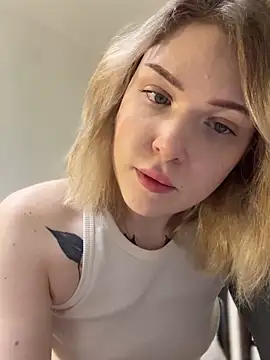 Snapshot of elliss_ chatting on 24, 10, 2025 elliss  online show from 24, 10, 2025