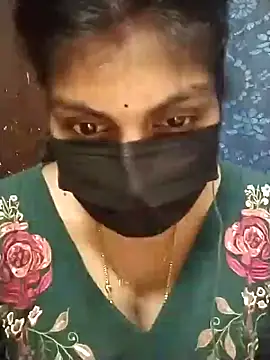 Snapshot of Nithiila chatting on 6, 10, 2025 Nithiila online show from 6, 10, 2025