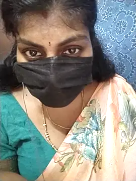 Snapshot of Nithiila chatting on 27, 10, 2025 Nithiila online show from 27, 10, 2025