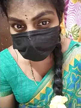 Snapshot of Nithiila chatting on 7, 11, 2025 Nithiila online show from 7, 11, 2025