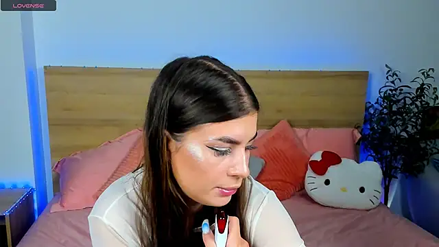 Bella Davis love online show from 12, 9, 2025