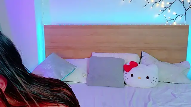 Bella Davis love online show from 29, 10, 2025