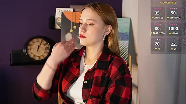 HollieCollelo online show from 8, 10, 2025