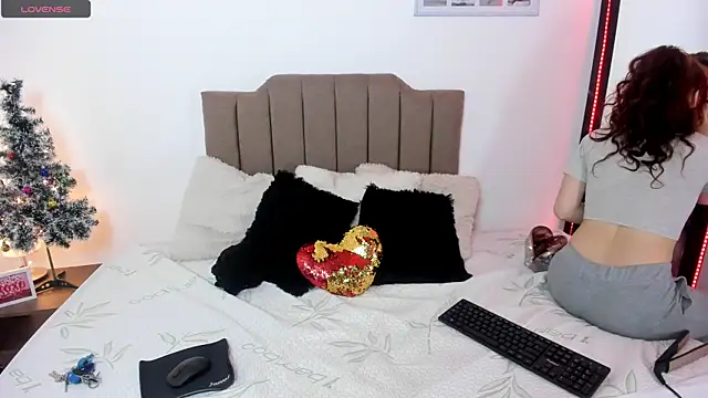 Snapshot of Elisabeth_swan chatting on 14, 12, 2025 Elisabeth swan online show from 14, 12, 2025