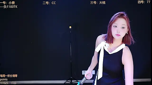 Snapshot of Emeralds_Girls chatting on 12, 10, 2025 Emeralds Girls online show from 12, 10, 2025