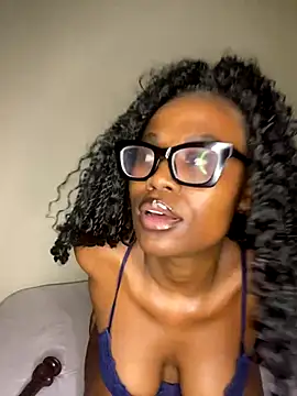 Moonzy77 online show from 7, 10, 2025