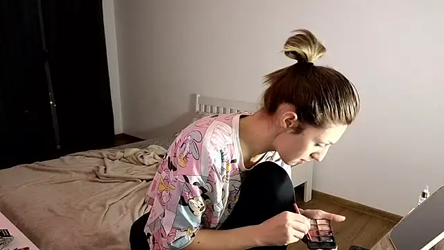 crystalxx18 online show from 28, 11, 2025