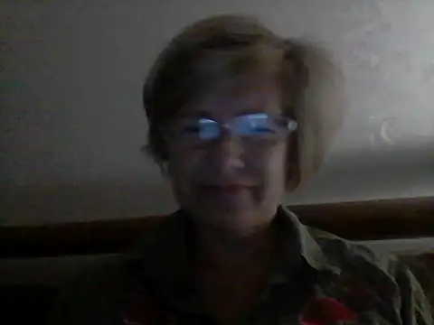 Snapshot of LucyLewisX chatting on 19, 9, 2025 LucyLewisX online show from 19, 9, 2025