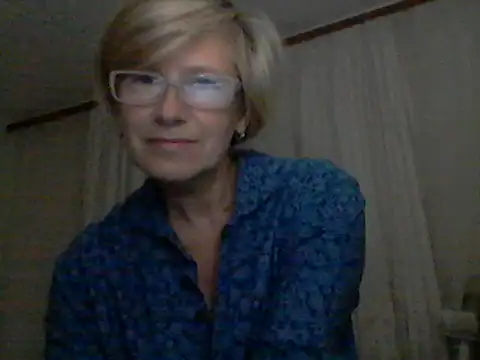 Snapshot of LucyLewisX chatting on 10, 10, 2025 LucyLewisX online show from 10, 10, 2025