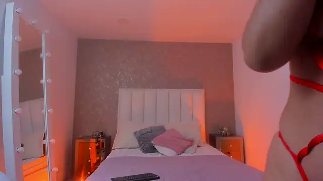 Snapshot of KaylieBrooks chatting on 5, 11, 2025 KaylieBrooks online show from 5, 11, 2025