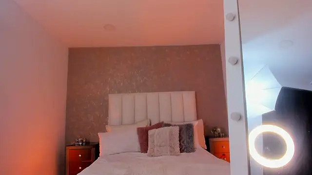 Snapshot of KaylieBrooks chatting on 21, 11, 2025 KaylieBrooks online show from 21, 11, 2025