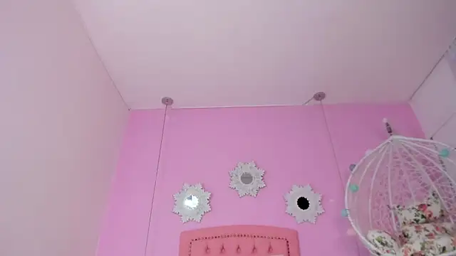 Snapshot of CannelaSmith chatting on 10, 11, 2025 CannelaSmith online show from 10, 11, 2025