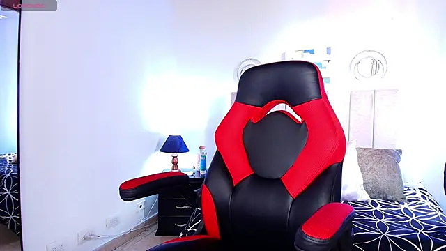 Snapshot of Naomi_Redd chatting on 4, 11, 2025 Naomi Redd online show from 4, 11, 2025