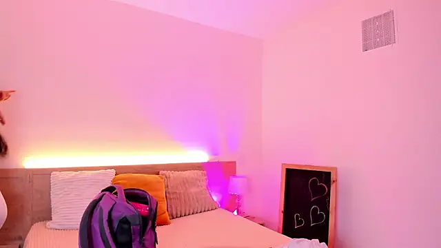 Bella Sumers online show from 8, 7, 2026