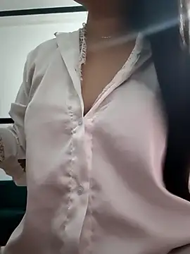 Yui-Linh online show from 29, 10, 2025