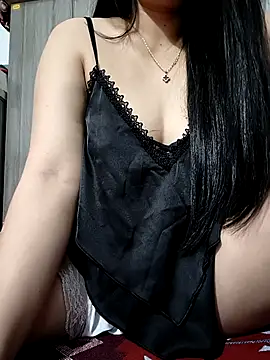 Yui-Linh online show from 11, 11, 2025