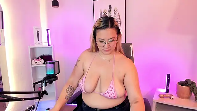 hollie joliie online show from 3, 3, 2026