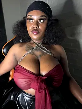 Snapshot of QUEEN_NOBUHLE_777 chatting on 26, 11, 2025 QUEEN NOBUHLE 777 online show from 26, 11, 2025