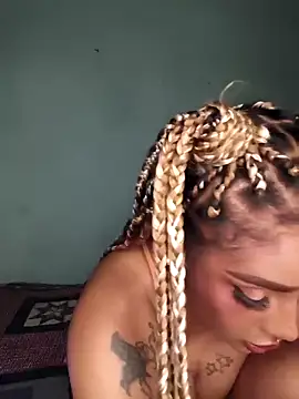 Snapshot of Queen_Amara chatting on 5, 10, 2025 Queen Amara online show from 5, 10, 2025