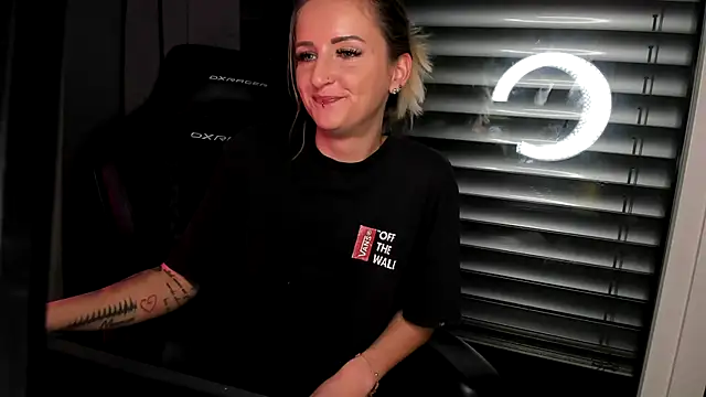 Lyra XX online show from 2, 3, 2026