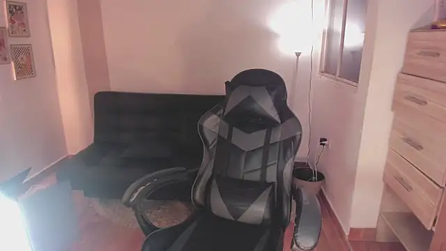 Nikkita Dragon online show from 31, 10, 2025