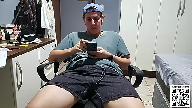 Snapshot of vinialnc chatting on 4, 10, 2025 vinialnc online show from 4, 10, 2025