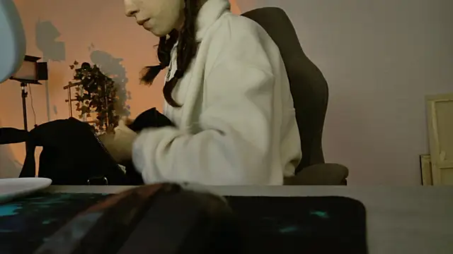 Snapshot of Yoka_paradoXXX chatting on 31, 10, 2025 Yoka paradoXXX online show from 31, 10, 2025