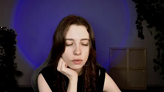 Snapshot of Yoka_paradoXXX chatting on 7, 11, 2025 Yoka paradoXXX online show from 7, 11, 2025