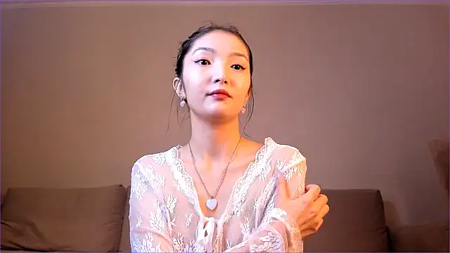 nooniemoon online show from 1, 10, 2025