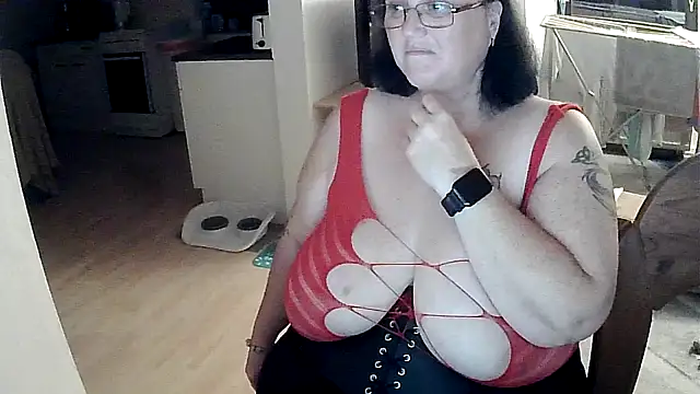 Snapshot of Minou1610 chatting on 8, 10, 2025 Minou1610 online show from 8, 10, 2025