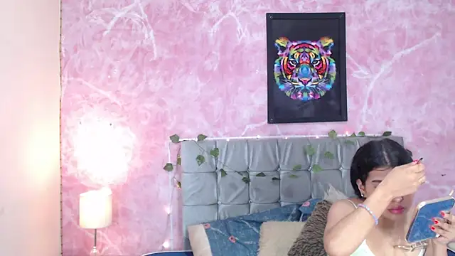 Snapshot of WHANDA_CARVAJAL chatting on 14, 10, 2025 WHANDA CARVAJAL online show from 14, 10, 2025