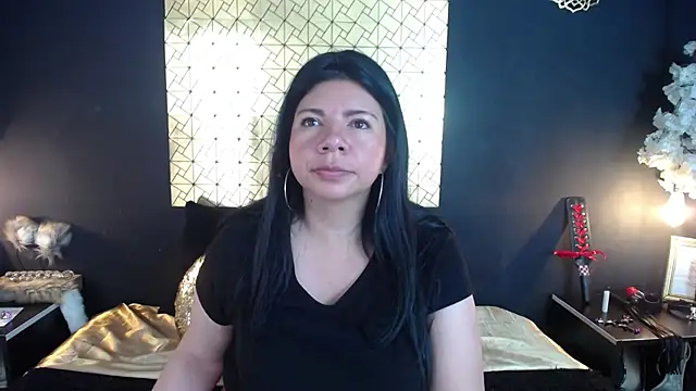 Snapshot of kinky_momm chatting on 1, 5, 2026 kinky momm online show from 1, 5, 2026