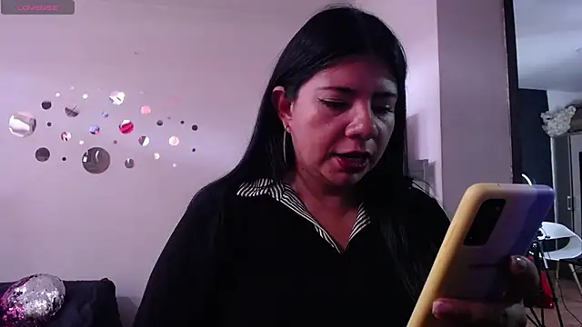 Snapshot of kinky_momm chatting on 1, 6, 2026 kinky momm online show from 1, 6, 2026