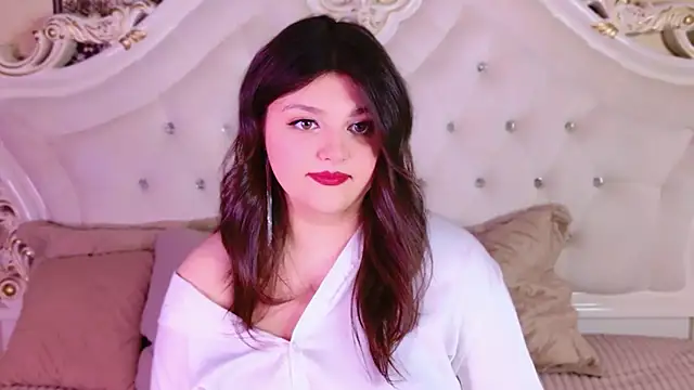 Snapshot of UR_BELLA chatting on 8, 10, 2025 UR BELLA online show from 8, 10, 2025