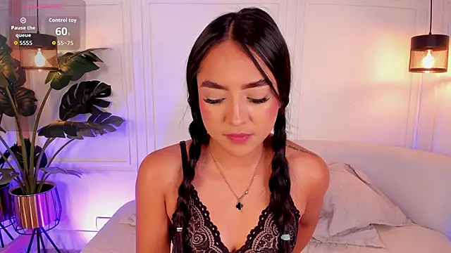 Dafne Hillss online show from 22, 11, 2025