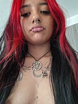 Snapshot of carolinerue chatting on 12, 6, 2026 carolinerue online show from 12, 6, 2026