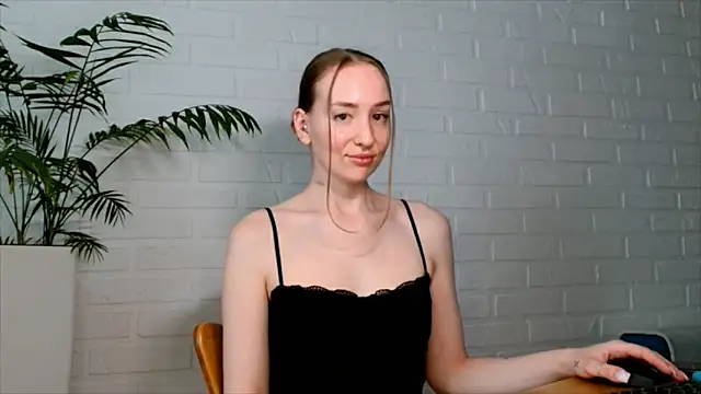 Snapshot of WhitePrincessLuna chatting on 18, 6, 2026 WhitePrincessLuna online show from 18, 6, 2026