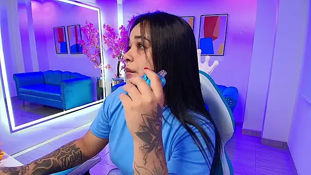 Snapshot of Black_roseee chatting on 4, 10, 2025 Black roseee online show from 4, 10, 2025