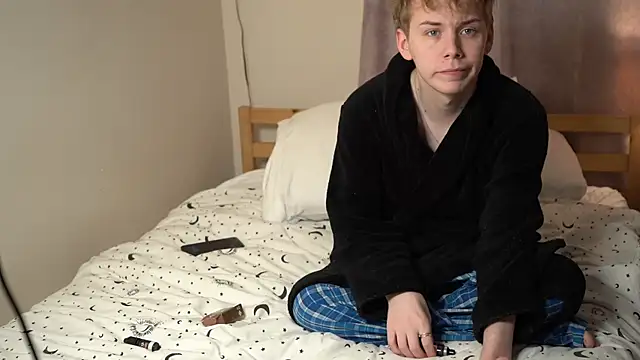 Snapshot of scottishtwink01 chatting on 14, 11, 2025 scottishtwink01 online show from 14, 11, 2025