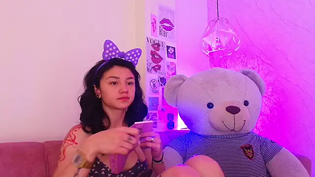 Snapshot of april_bennett chatting on 24, 10, 2025 april bennett online show from 24, 10, 2025