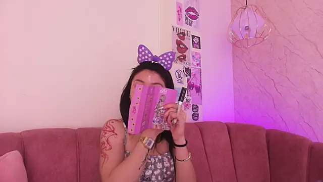 Snapshot of april_bennett chatting on 3, 11, 2025 april bennett online show from 3, 11, 2025