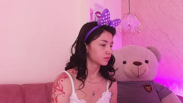 Snapshot of april_bennett chatting on 7, 11, 2025 april bennett online show from 7, 11, 2025