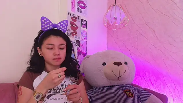 Snapshot of april_bennett chatting on 14, 11, 2025 april bennett online show from 14, 11, 2025