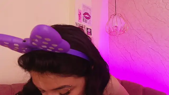 Snapshot of april_bennett chatting on 21, 11, 2025 april bennett online show from 21, 11, 2025