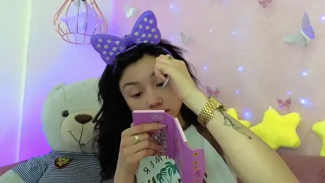 Snapshot of april_bennett chatting on 27, 11, 2025 april bennett online show from 27, 11, 2025