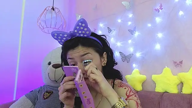 Snapshot of april_bennett chatting on 28, 11, 2025 april bennett online show from 28, 11, 2025